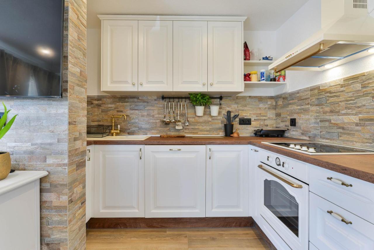 Modern Rustic Villa Kate Бенковаць Екстер'єр фото