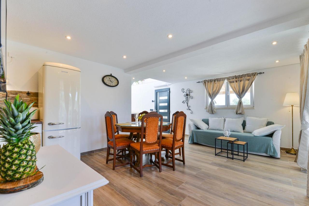 Modern Rustic Villa Kate Бенковаць Екстер'єр фото