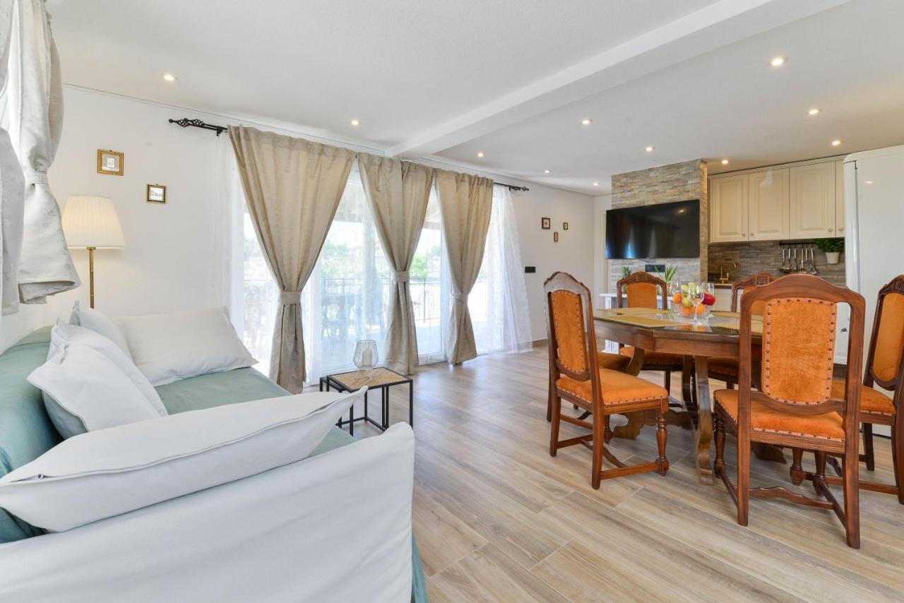 Modern Rustic Villa Kate Бенковаць Екстер'єр фото